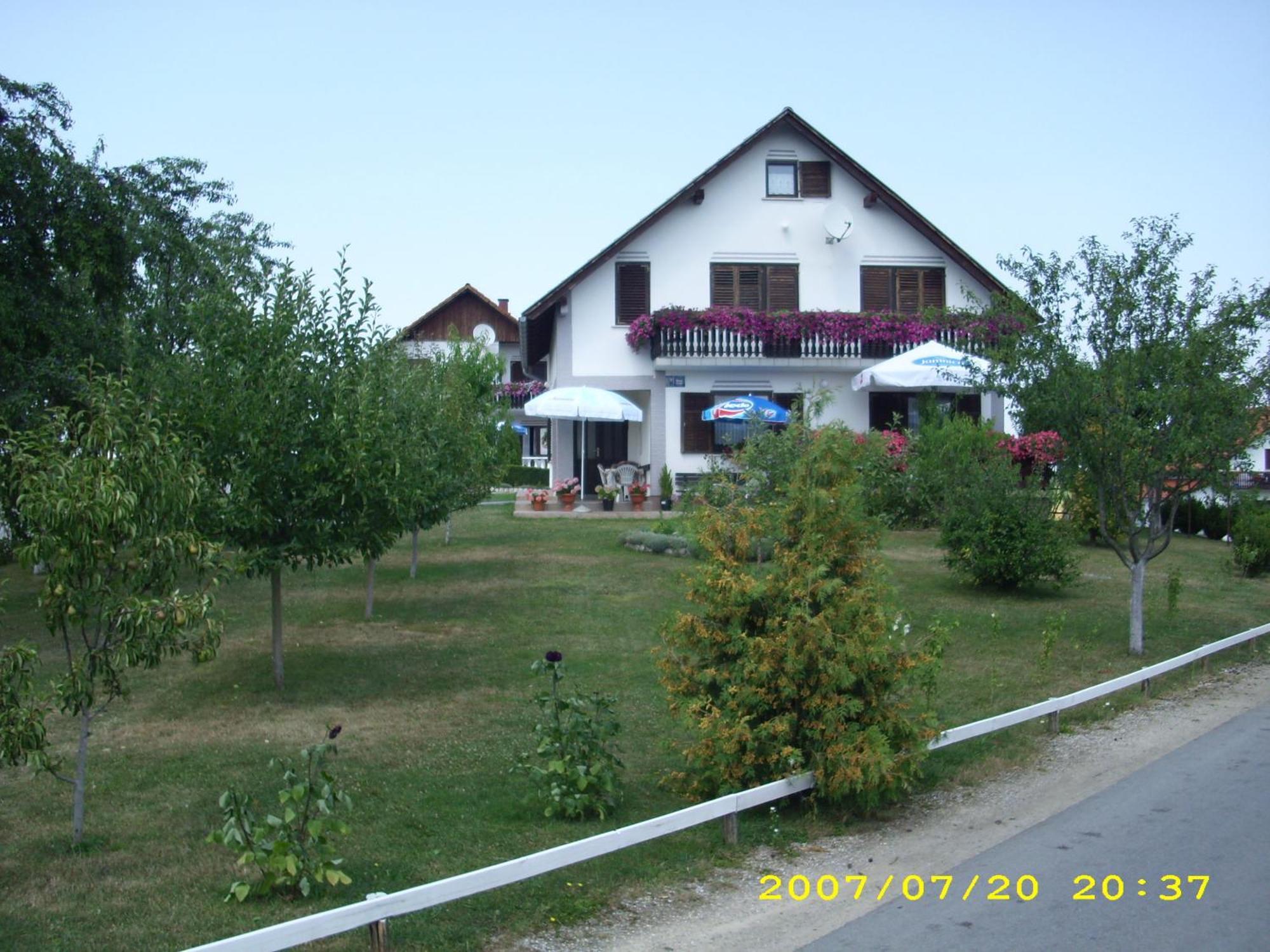 Guest House Adrijana Селиште-Дрежничко Экстерьер фото