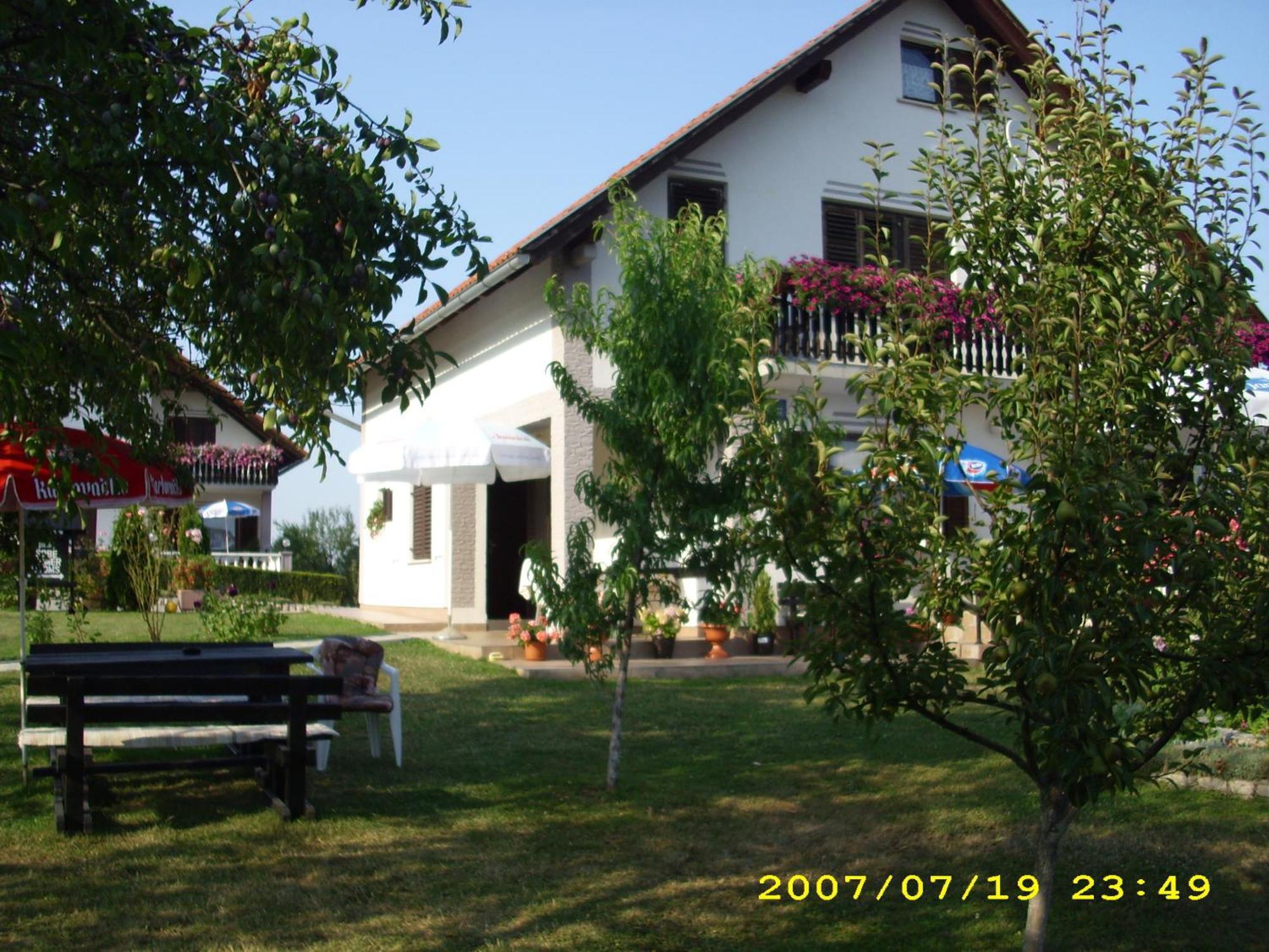 Guest House Adrijana Селиште-Дрежничко Экстерьер фото