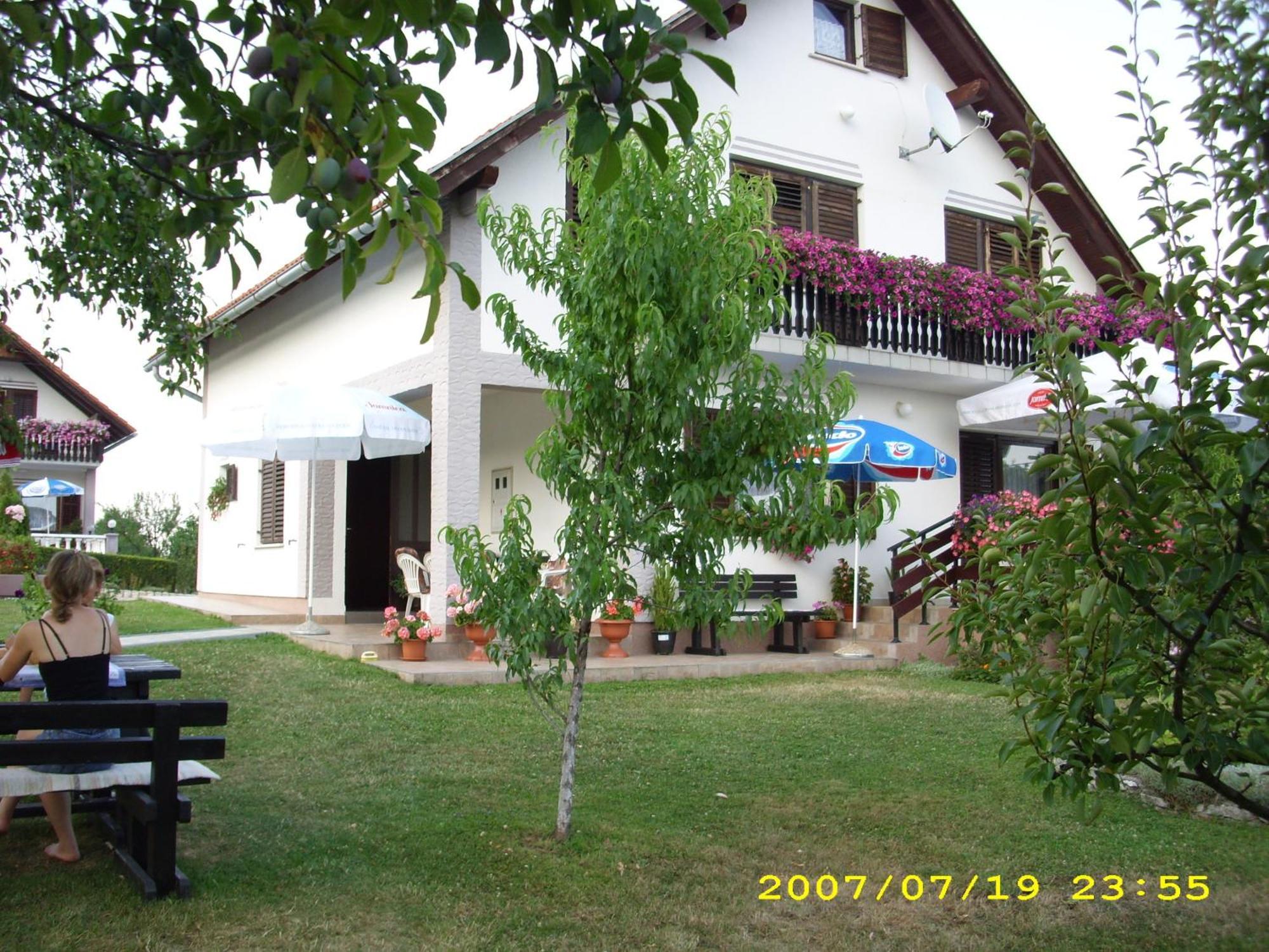 Guest House Adrijana Селиште-Дрежничко Экстерьер фото