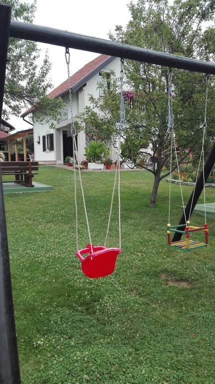 Guest House Adrijana Селиште-Дрежничко Экстерьер фото