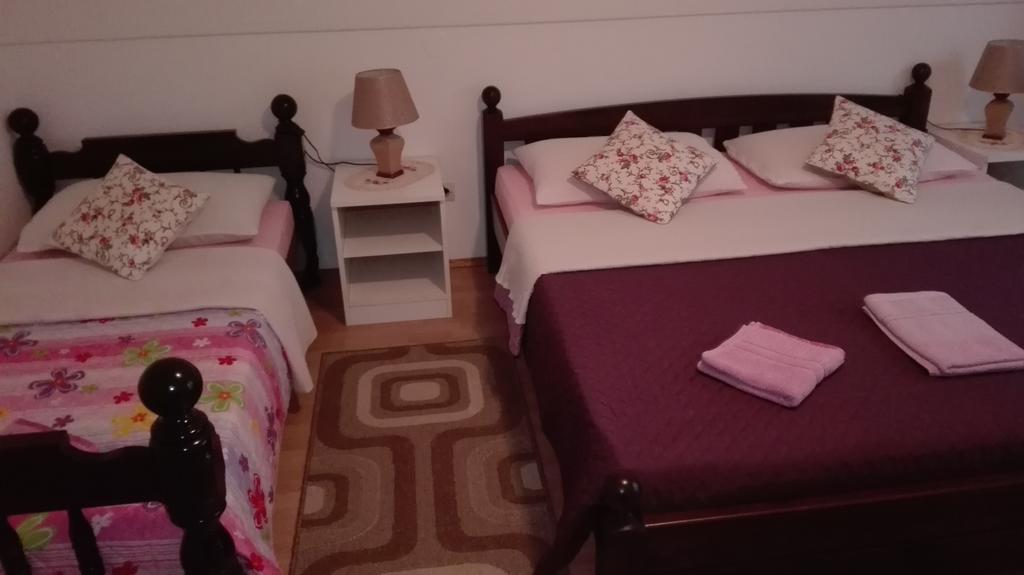 Guest House Adrijana Селиште-Дрежничко Экстерьер фото