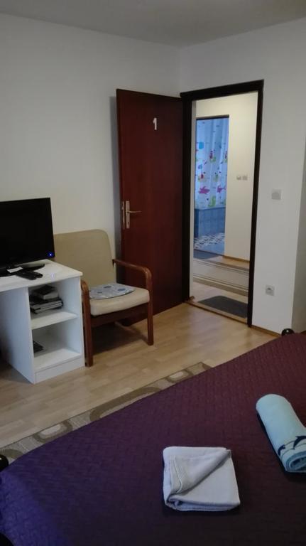 Guest House Adrijana Селиште-Дрежничко Экстерьер фото